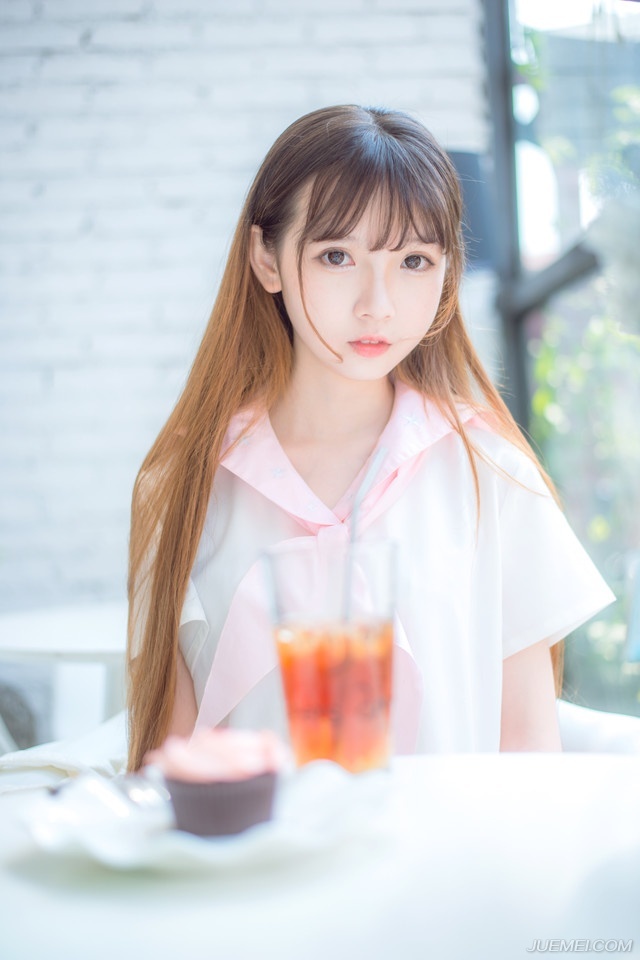 “那又如何？今日，我吕蒙便是为私仇而来，将士们，杀！”吕蒙冷哼一声，一声令下，数百艘艨艟出现，每五艘或十艘一组，朝着陈到这边穿插过来。